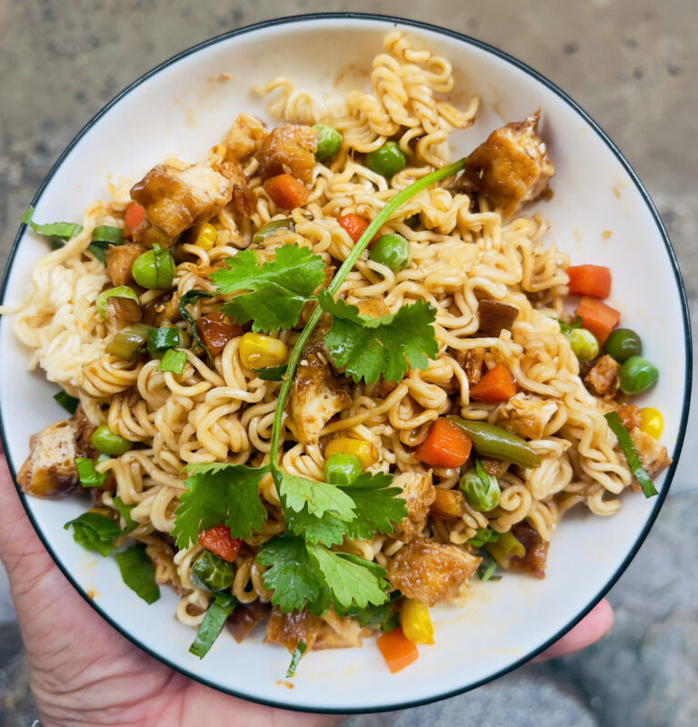 Mỳ Trộn Sốt Tương Đen Chay