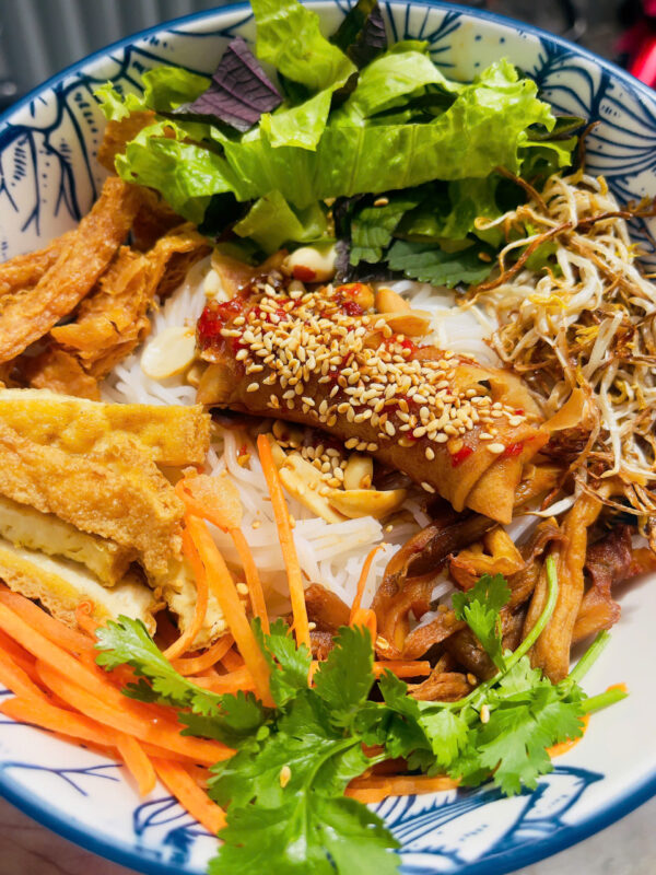 Bún Trộn Giòn Sốt Cay