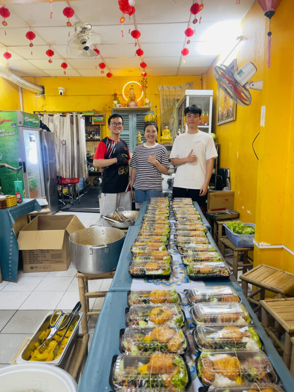 Cơm Chay Từ Thiện TP.HCM – Suất Ăn Yêu Thương Giá Tốt