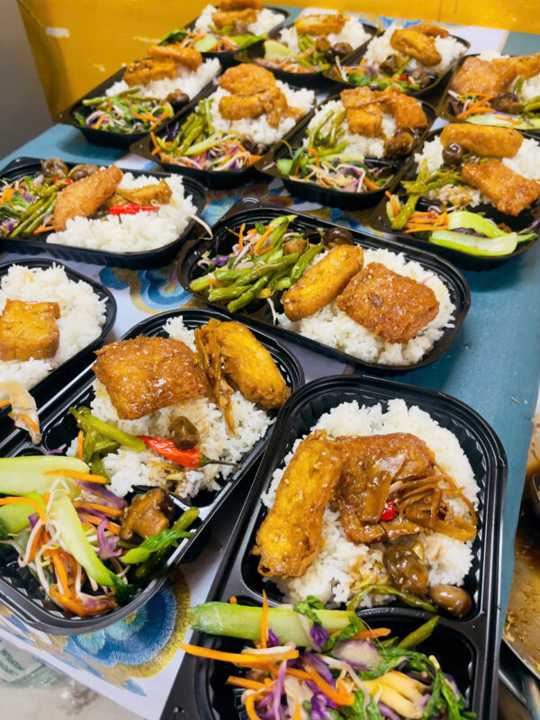 Cơm Chay Từ Thiện TP.HCM – Suất Ăn Yêu Thương Giá Tốt