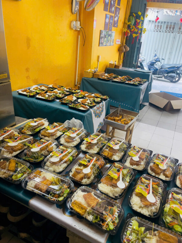 Suất Ăn Chay Từ Thiện – Đặt Nhanh Giao Tận Nơi tại TP HCM